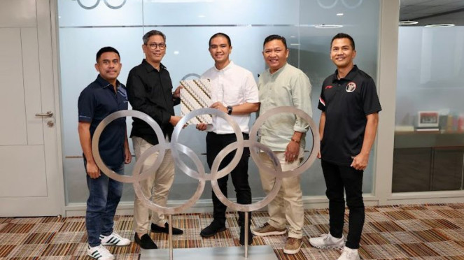 PERBATI Resmi Ajukan Keanggotaan KOI,  Petinju Manny Pacquiao maju sebagai capres Filipina, PERBATI Resmi Ajukan Keanggotaan KOI, Oklahoma City Thunder juara NBA 2024/25, Pertarungan Brian Norman Jr Vs Jin Sasaki, Mike Tyson muda ketika bersama Donald Trump