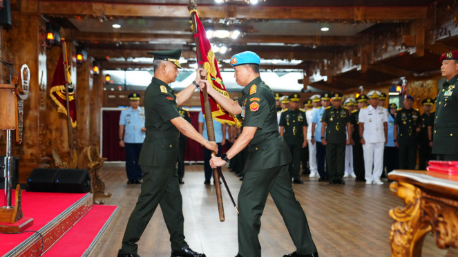 VIVA Militer: Kasum TNI Letjen TNI Richard Tampubolon lantik Danpaspampres