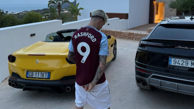Garnacho pakai jersey Aston Villa, Pesilat Indonesia, Chintya Candranaya, Pemain Manchester City, Omar Marmoush, Kapten Timnas Indonesia, Jordi Amat berebut bola dengan pemain Timnas Irak, Garnacho pakai jersey Aston Villa, Pemain Inter Miami, Luis Suarez rayakan gol