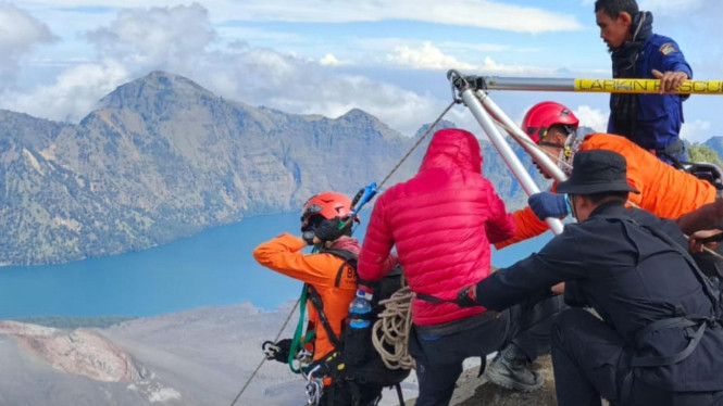 Foto tim SAR mencari korban (dok: istimewa)