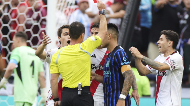 Pemain River Plate Lucas Martinez diganjar kartu merah
