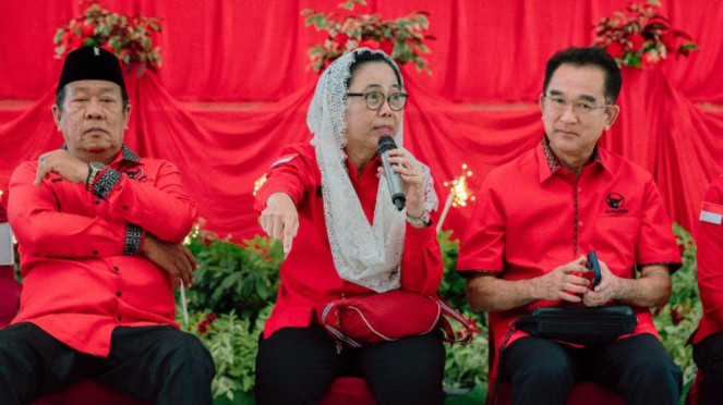 Plt. Ketua DPD PDIP Provinsi Bengkulu Esti Wijayati (tengah).