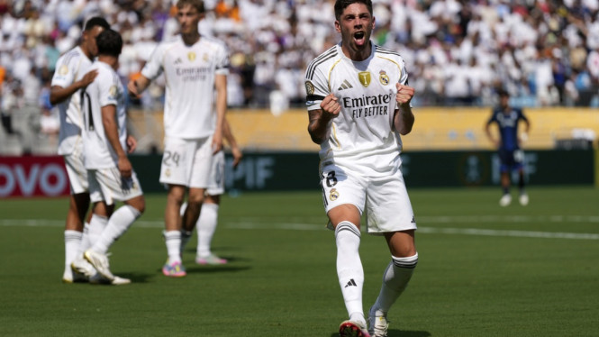 Pemain Real Madrid, Federico Valverde rayakan gol