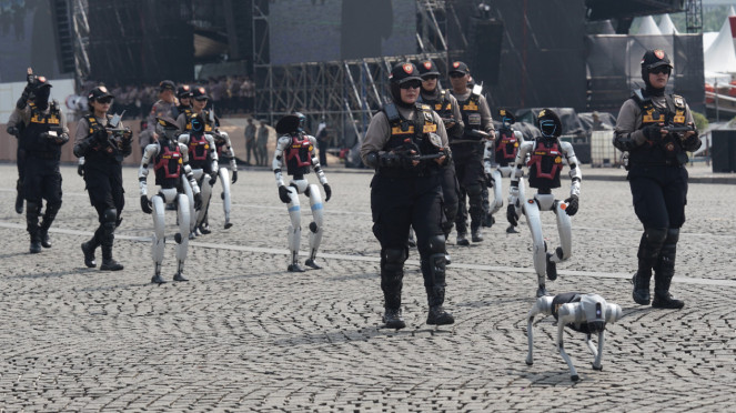 Puluhan robot atribut kepolisian hadir di Monas (dok: Polri)