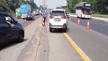 Contraflow di jalan Tol Jakarta-Cikampek.