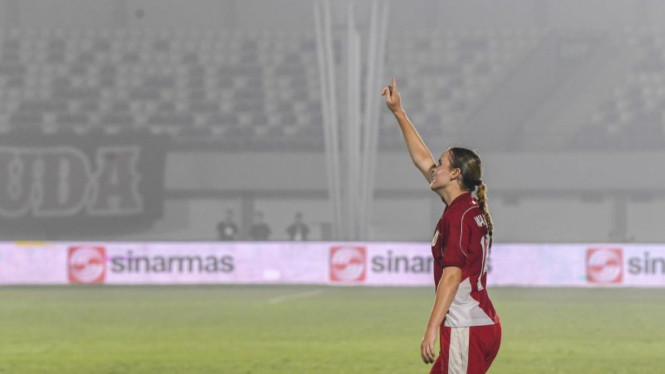 Pemain Timnas putri Indonesia, Isa Warps