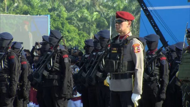 Komandan Upacara HUT Bhayangkara ke-79 Irjen Pol Dadang Hartanto, 1. Tampang Muhammad Rayyan Alkadrie, Pesinetron yang Peras Pacar Sesama Jenis, Pesinetron Muhammad Rayyan Alkadrie (dok:istimewa), (ILUSTRASI) Para peserta pesta seks gay (istimewa), 3. Diminta Menghadap Usai Upacara, Irjen Dadang Dapat Kejutan dari Prabowo, Komandan Upacara HUT Bhayangkara ke-79 Irjen Pol Dadang Hartanto, 4. Eks Ketua MK: Tidak Mungkin Kejagung ‘Sembarangan’ Cegah Nadiem, Nadiem Makarim penuhi panggilan pemeriksaan Kejagung, 5. Isi Skandal Telepon PM Thailand Paetongtarn yang Bocor ke Publik, Picu Penonaktifan, Perdana Menteri (PM) Thailand Paetongtarn Shinawatra 