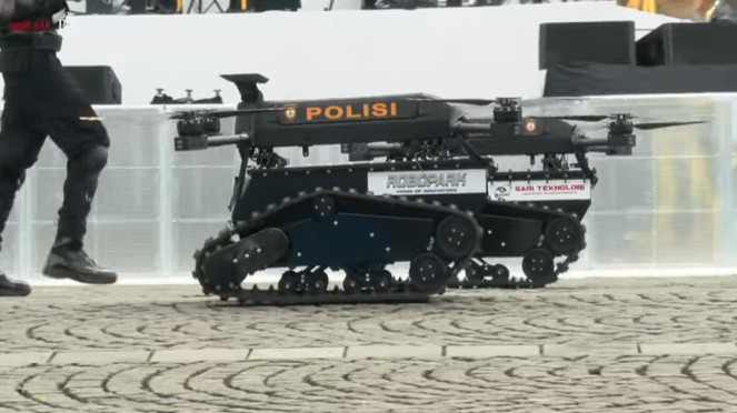 Robot Tank Polri ikut parade HUT Bhayangkara ke-79 