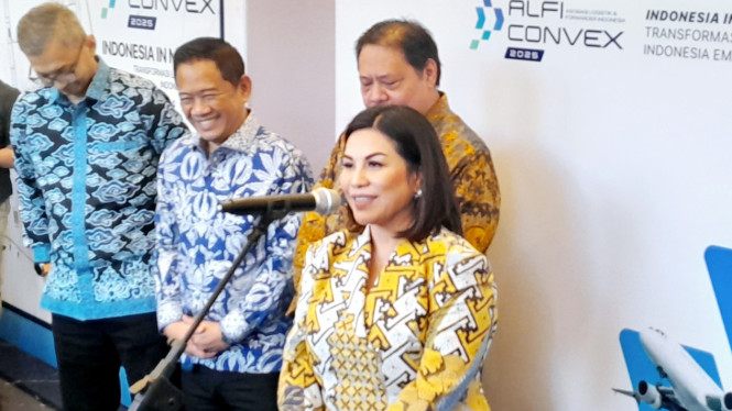 [Wakil Ketua Umum (WKU) Koordinator Bidang Infrastruktur dan Pembangunan Kewilayahan Kadin Indonesia, Carmelita Hartoto, dalam konferensi pers peluncuran ALFI Convex 2025, di Kantor Kemenko Bidang Perekonomian, Jakarta, Rabu, 2 Juli 2025]