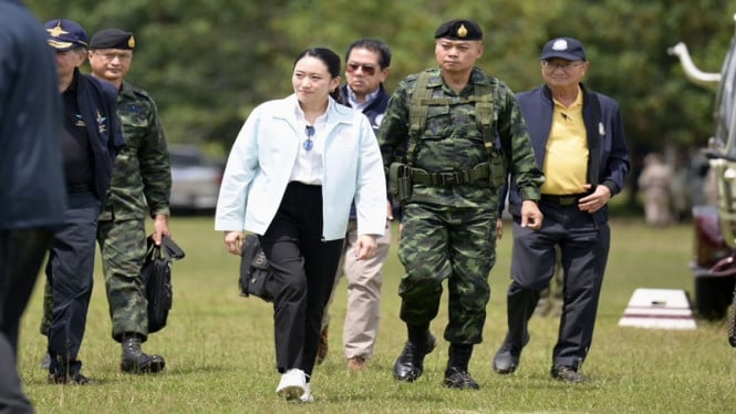 PM Thailand Paetongtarn Shinawatra didampingi Letjen Boonsin Padklang, Perdana Menteri (PM) Thailand Paetongtarn Shinawatra , Siapa Jenderal Boonsin Padklang?, Panglima Komando Wilayah Militer II Thailand Letjen Boonsin Padklang, PM Thailand Diskors