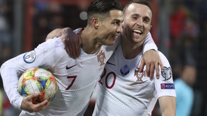 Diogo Jota dan Cristiano Ronaldo, James Dickens, Pemain Liverpool, Diogo Jota, Diogo Jota dan Cristiano Ronaldo, Pernikahan Diogo Jota, Cristiano Ronaldo bersama Diogo Jota dan Bernardo Silva