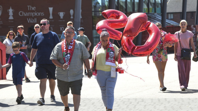 Fans Liverpool kenang Diogo Jota, Megawati Hangestri Pertiwi, Pemain Borussia Moenchengladbach, Kevin Diks, Fans Liverpool kenang Diogo Jota, Latihan Persebaya Surabaya, Cristiano Ronaldo bersama Diogo Jota dan Bernardo Silva