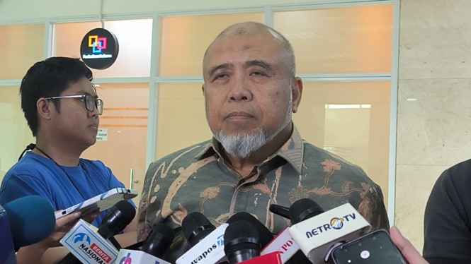 Mantan hakim Mahkamah Konstitusi (MK), Patrialis Akbar di Kompleks Parlemen, Senayan, Jakarta Pusat, Jumat, 4 Juli 2025