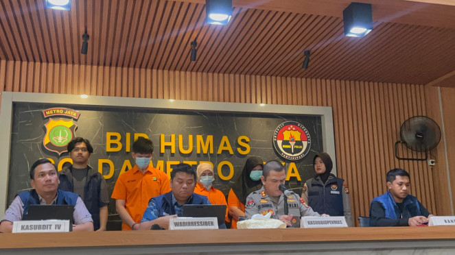 Foto pelaku dan akbp reonald