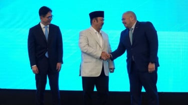 Menteri PPN/Kepala Bappenas Rachmat Pambudy (tengah).
