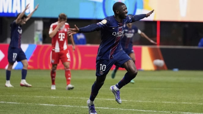 Pemain PSG, Ousmane Dembele rayakan gol ke gawang Bayern Munich