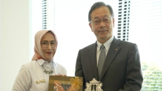 Ketua Umum Kadin Jakarta Diana Dewi dan Ketum Kadin Tokyo Hitoshi Ito.