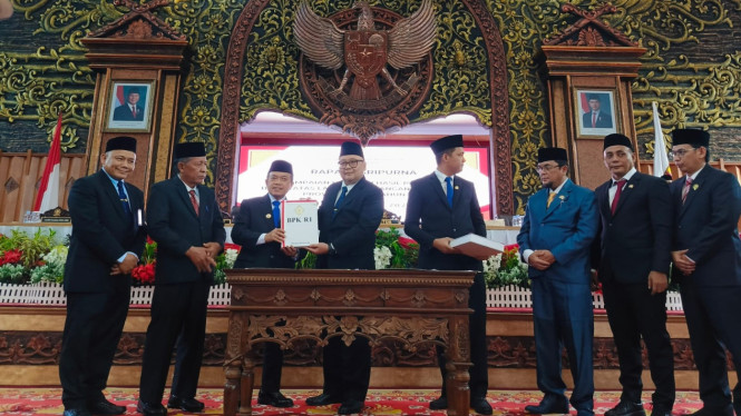Ketua DPRD Pemprov Jambi Direktur Jenderal Pemeriksaan Keuangan Negara V BPK RI