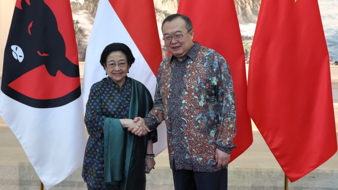 Presiden ke-5 RI Megawati Soekarnoputri dan Menteri Liu