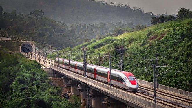 Kereta Whoosh