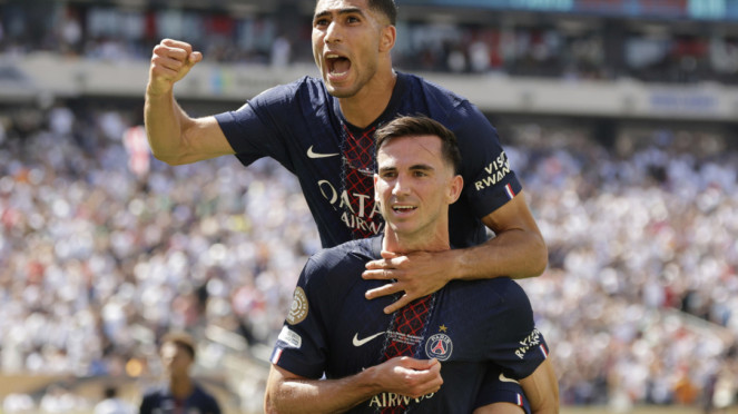 Pemain PSG rayakan gol Fabian Ruiz