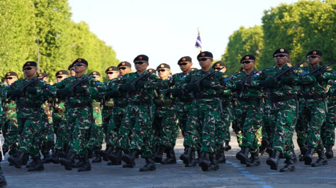 Prajurit TNI melakukan gladi jelang peringatan Bastille Day Prancis