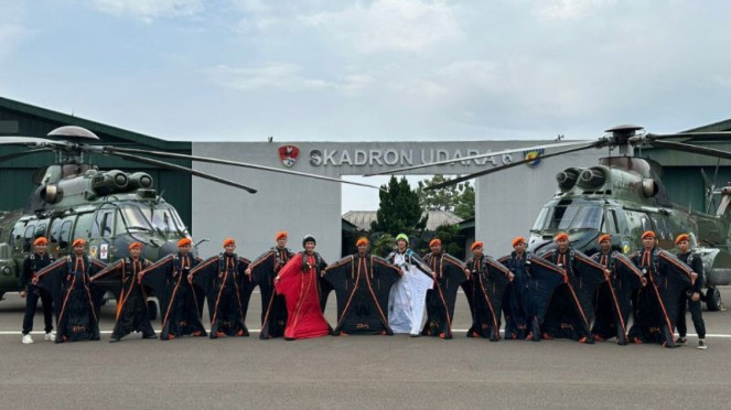 Pasukan khusus Wingsuit Kopasgat TNI AU, Komandan Kopasgat Laksma TNI Deny Muis terima rekor MURI untuk wingsuit, Infiltrasi Senyap dari Langit, Pasukan khusus Wingsuit Kopasgat TNI AU, Gandakan Personel