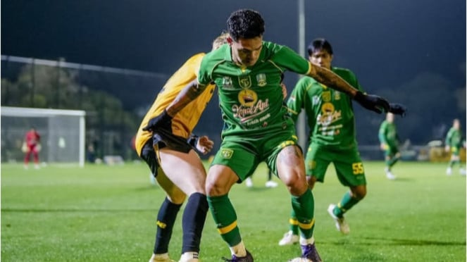 Duel Persebaya Surabaya vs Football West All Star