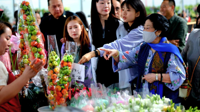 Presiden ke-5 RI Megawati Soekarnoputri mengunjungi Botanical Garden di Kunming