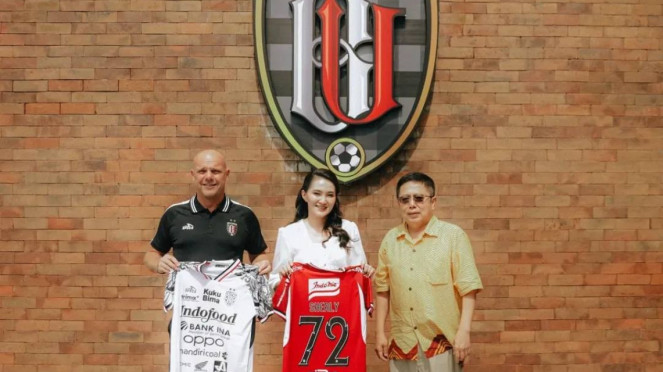 Gubernur Maluku Utara Sherly Tjoanda Laos, Pemain Dewa United Banten, Gubernur Maluku Utara Sherly Tjoanda Laos , Ketua Umum PSSI Erick Thohir, Pemain Arema FC Paulinho minta maaf, Justin Hubner di Wolves U-21