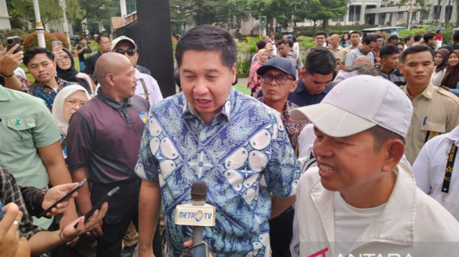 Gubernur Jawa Barat Dedi Mulyadi dan Ketua SC Piala Presiden Maruarar Sirait