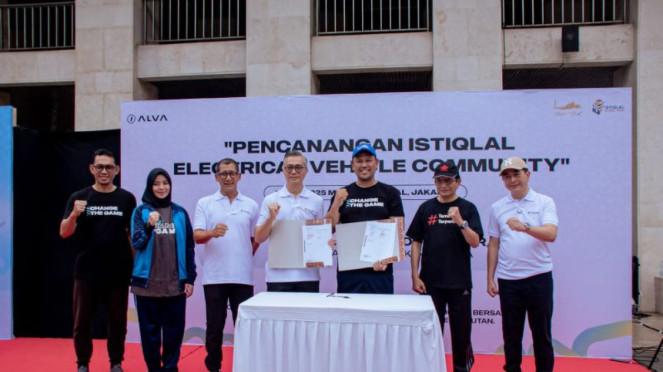 Pencanangan komunitas kendaraan listrik di Masjid Istiqlal, Jakarta