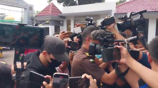 Jonathan Frizzy., Potret Ivan Gunawan di Masjidil Haram Makkah, Ahmad Dhani dan Lita Gading., Lita Gading., Jonathan Frizzy.
