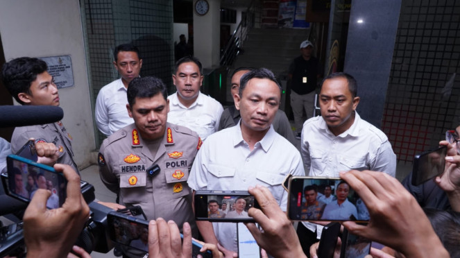 Dirreskrimum Polda Jabar, Kombes Pol Surawan (tengah)