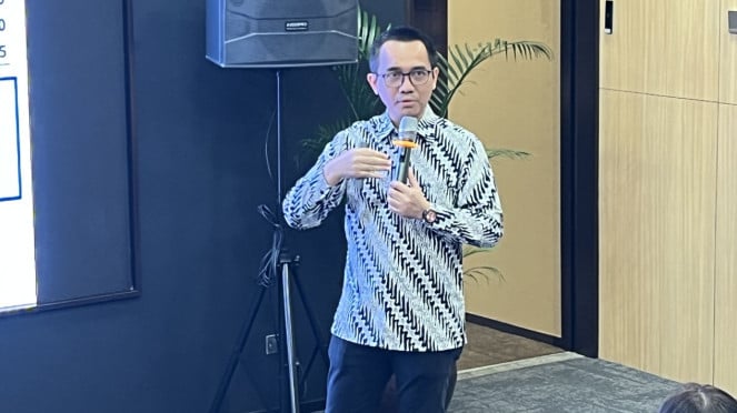 Head Research Mirae Asset Sekuritas Rully Arya Wisnubroto