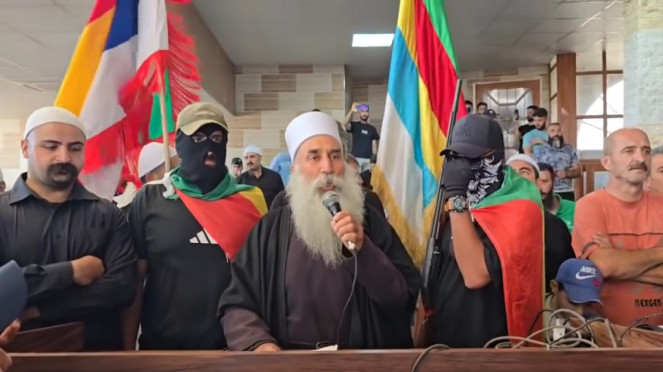 Salah satu pemuka agama Druze bersama militan Druze di Suriah, Israel menyerang kantor Kementerian Pertahanan Suriah di Damaskus, Suriah, Motif Serangan Israel ke Suriah, Siapa Druze yang Dibela Israel?, Salah satu pemuka agama Druze bersama militan Druze di Suriah