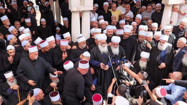 Komunitas Druze di dataran tinggi Golian di wilayah Suriah yang diakui Israel, Israel menyerang kantor Kementerian Pertahanan Suriah di Damaskus, Suriah, Motif Serangan Israel ke Suriah, Siapa Druze yang Dibela Israel?, Salah satu pemuka agama Druze bersama militan Druze di Suriah