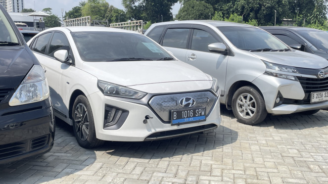 Mobil Listrik Bekas