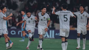 Pemain Timnas Indonesia U-23 merayakan gol ke gawang Filipina