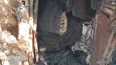 Mayat seorang pria yang telah membusuk dalam sebuah gubuk di Kebon Jeruk
