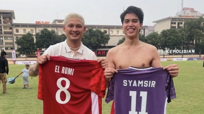  El Rumi dan Syamsir Alam bertukar jersey usai ribut