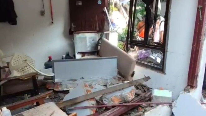 Rumah di Jakarta Timur hancur akibat ledakan tabung gas elpiji 12 kilogram
