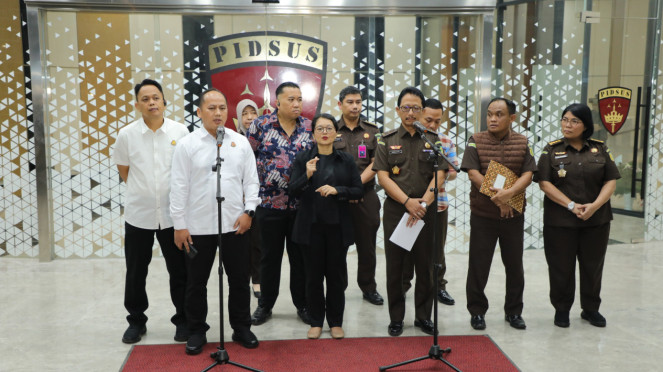 Dirdik Jampidsus Nurcahyo Jungkung Madyo (ketiga kiri).