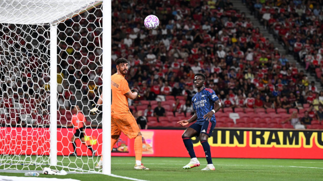 Bukayo Saka cetak gol ke gawang AC Milan, Kiper Arsenal Kepa Arrizabalaga, Bukayo Saka cetak gol ke gawang AC Milan, Liverpool FC menggelar latihan di tur pra musim Hong Kong Football Festival, Pemain Barcelona Marcus Rashford