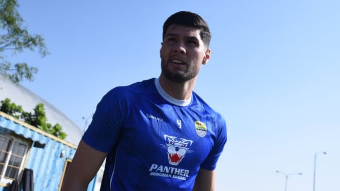 Bek anyar Persib Bandung, Julio Cesar, Manajer Arsenal, Mikel Arteta, Bek anyar Persib Bandung, Julio Cesar, Pemain Timnas Indonesia U-23 Hokky Caraka, Pelatih timnas Thailand U-23,  Thawatchai Damrong-Ongtrakul , Nathan Tjoe-A-On gabung Willem II
