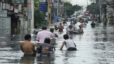 Topan Co May menerjang Filipina menyebabkan banjir dan longsor