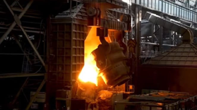 Proses pengolahan bijih nikel di smelter IMIP Morowali, Kawasan Indonesia Morowali Industrial Park (IMIP), Klaster Pengolahan Nikel, Proses pengolahan bijih nikel di smelter IMIP Morowali, Hilirisasi dan Jargon K3, Proses pengolahan pig iron di PT Denxin Steel di kawasan IMIP, Stainless Steel Berkualitas Tinggi, Gulungan stainless steel dari olahan nikel di kawasan IMIP Morowali, Truk EV pengangkut material nikel di IMIP sedang mengganti baterai, Klaster Baterai EV dan Rahasia Produksi