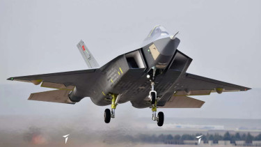 Jet Tempur KAAN, 1. Dirancang Jadi Jet Tempur Siluman Generasi Kelima, 2. Spesifikasi Performa Tembus Mach 1,8, 3. Dilengkapi Radar AESA dan AI di Kokpit, 4. Indonesia Jadi Pembeli Pertama di Dunia, 5. Pengembangan Masih Jalan, Tapi Turki Sangat Ambisius, 6. Bisa Saingi F-35? Masih Panjang, Tapi Penuh Potensi, 7. Negara Lain yang Mengincar