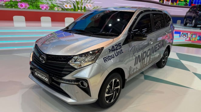 Daihatsu Sigra 1.2R Deluxe, Daihatsu Sigra 1.2R Deluxe, 1. Daihatsu Sigra 1.2 R Deluxe CVT – MPV Murah, Kabin Luas, 2. Toyota Agya GR Sport – Hatchback Sporty Rasa Premium, 3. Honda Brio Satya E CVT – Mobil Lincah dan Irit Bensin, 4. Wuling Formo Max – Pick-up Ekonomis, Cocok Buat Usaha, VIVA Otomotif: Wuling Formo Max, 5. Suzuki S-Presso – SUV Mini Bergaya Unik, Suzuki S-Presso di IIMS 2025