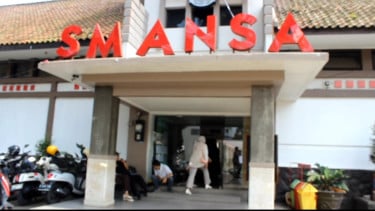 SMA Negeri 1 Bandung, Jawa Barat, tempat mengajar Ardhie Richardiansyah